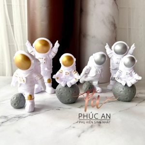 Bộ 3 mô hình phi hành gia nhựa dùng để trang trí bánh kem đủ màu